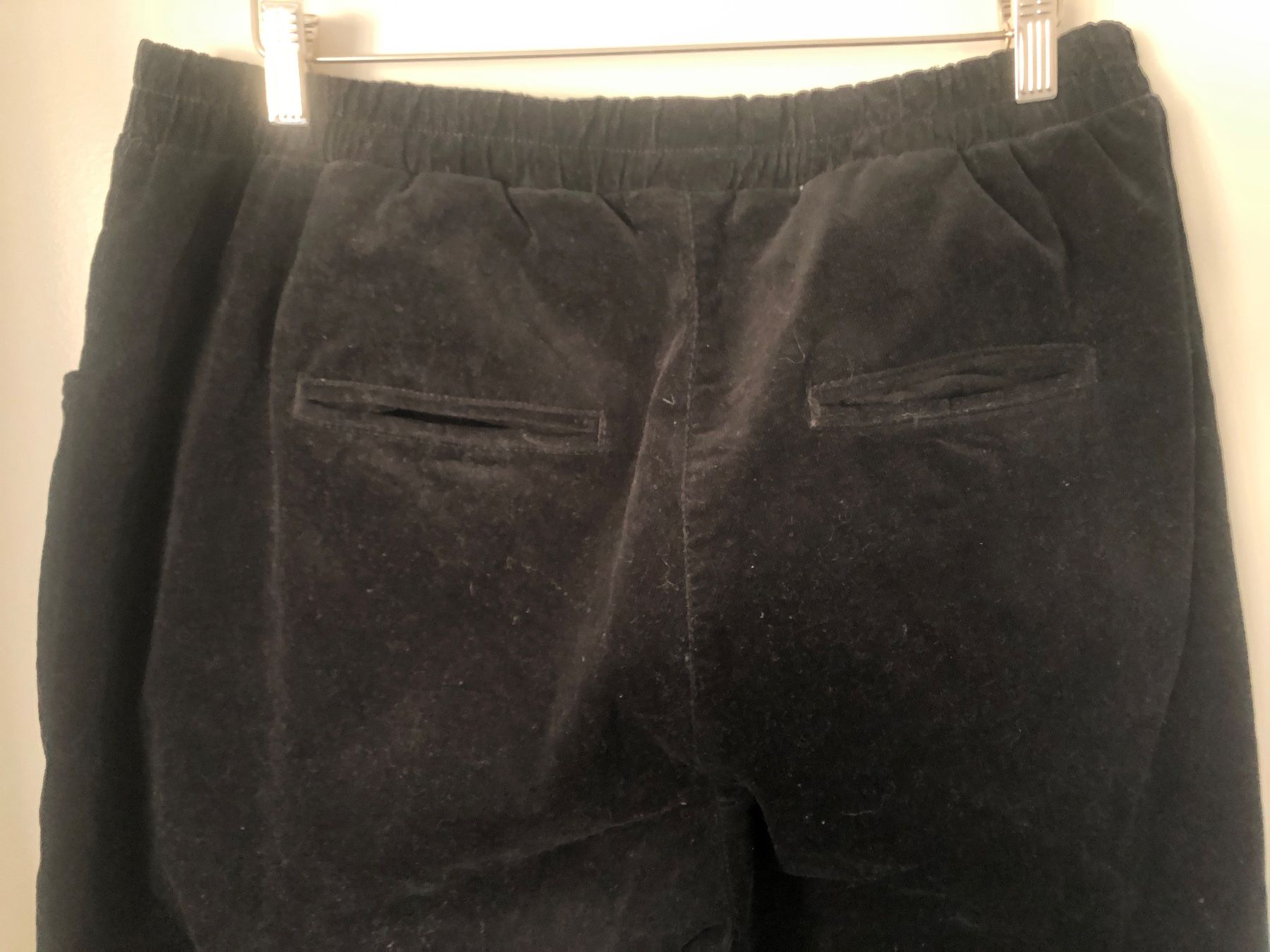 Pantaloni: Schwarze Cordhose, Grösse 46, bequem – Nuovo (secondo la descrizione) da Arlesheim venduto da leyRum4.5 5