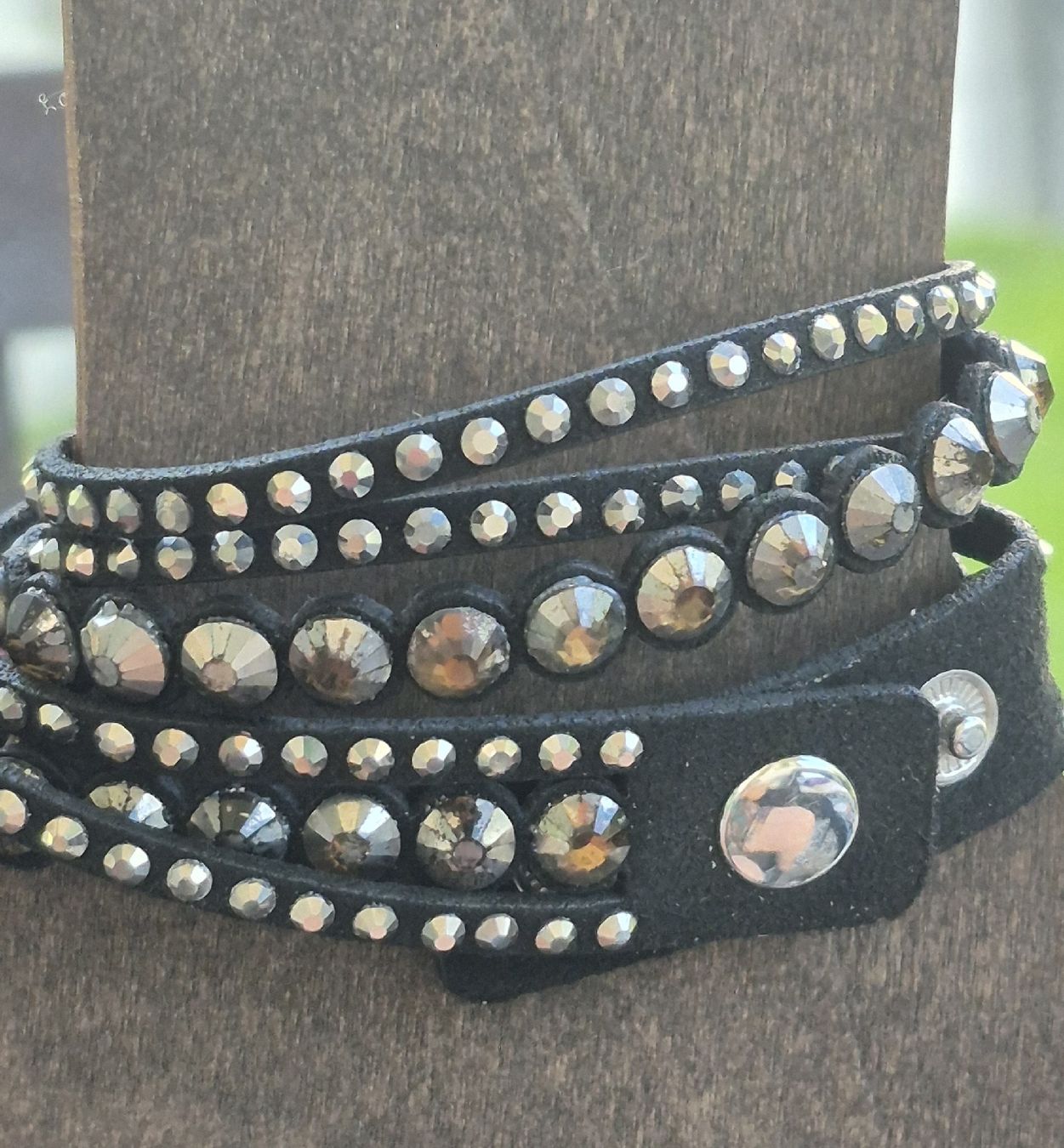 Bracciali & Braccialetti: Bracciale  nero con strass multipli – Usato da Giubiasco venduto da Stefaniav 3