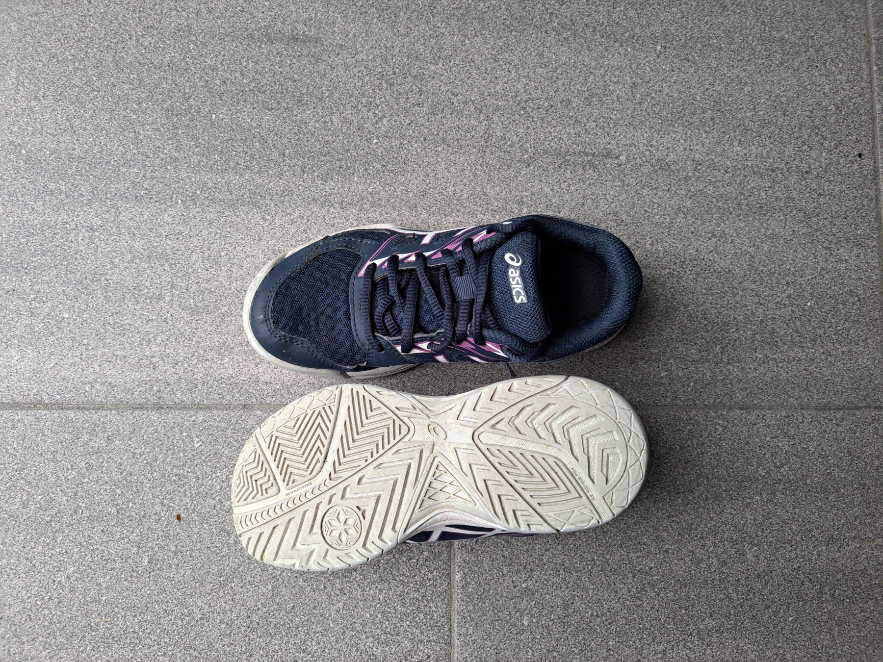 Asics Schuhe für Mädchen: Asics Turnschuhe Gr 32.5 – Gebraucht aus Bünzen von nagyagi111mail 2