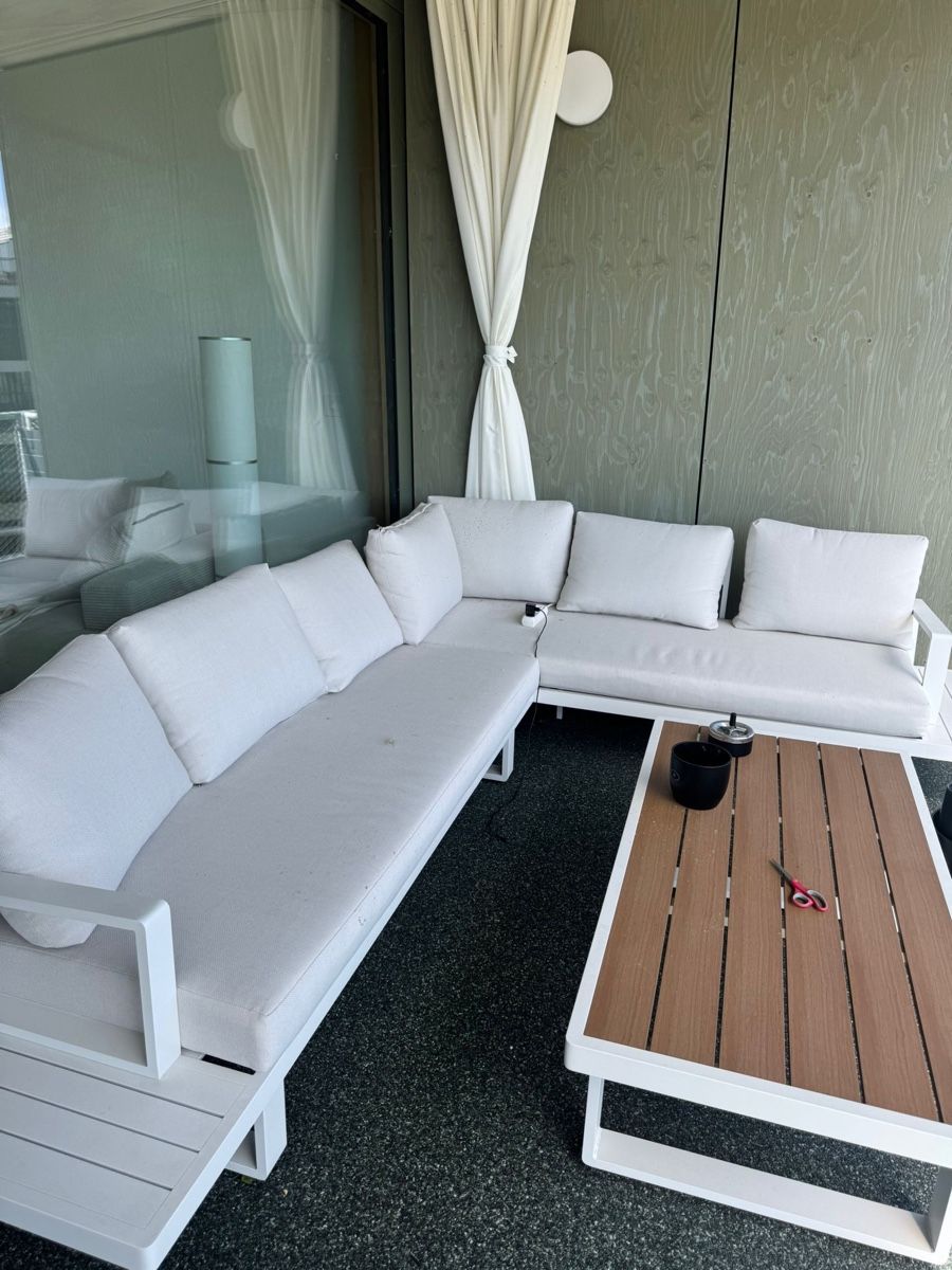 Sofas: Grosses, weisses Loungesofa mit Tisch für den Aussenbereich – Gebraucht aus Bern von Maximilian023