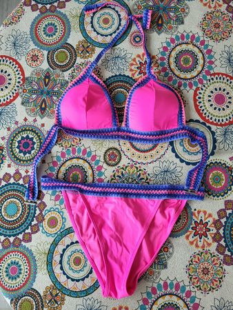 Bikini OVS fucsia e blu,  taglia 5. Pronta per l'estate!