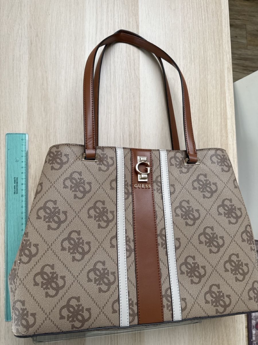 Guess Sacs femmes: Guess Sac épaule – Neuf (Voir description) à Tavannes par flo_h2m6 1