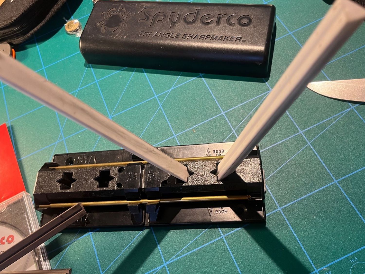 Spyderco Accessori: Spyderco Tri-Angle Sharpmaker Schleifstein Abziehstein – Usato da St. Niklaus VS venduto da wildholzmann 2