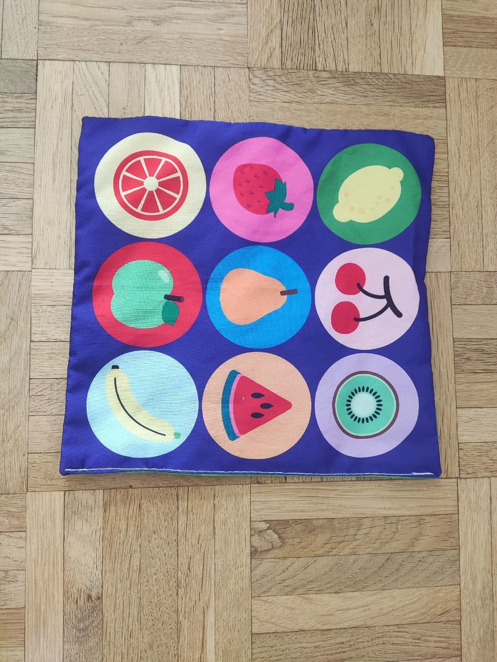 Spielzeuge: Kräscheltuch Früchte und Gemüse – Gebraucht aus Zürich von PhoebeK