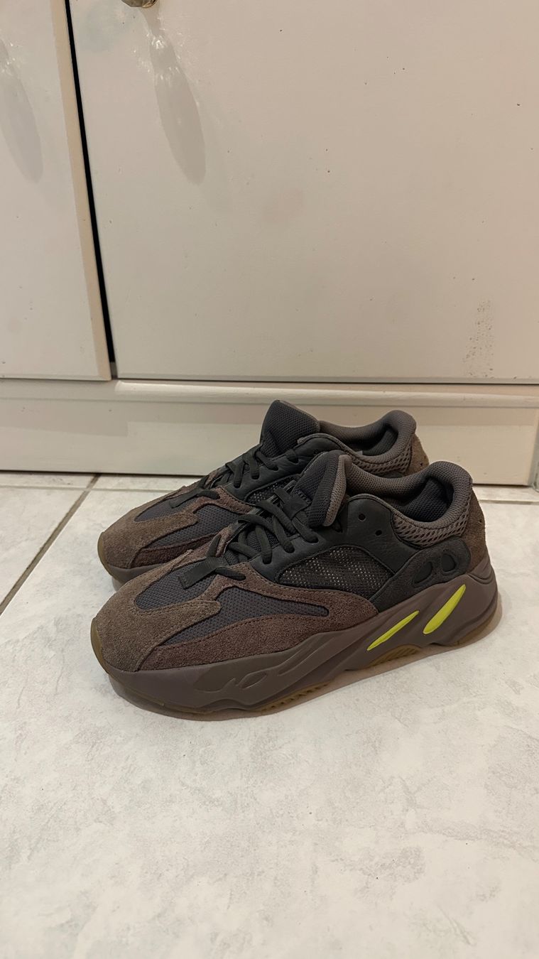 Herrenschuhe: Graue Yeezy – Gebraucht aus Chur von sivik
