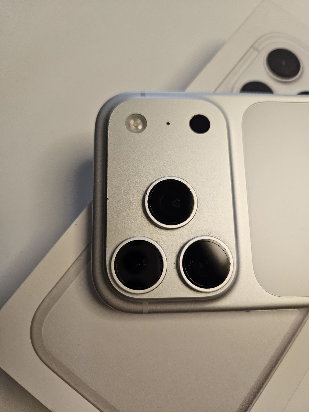 Apple Handys / Smartphones: Iphone 17 pro 256gb Silber – Gebraucht aus Küsnacht ZH von designwelt 2