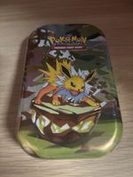 Pokemon Prismatic Evolutions: Jolteon Mini Tin