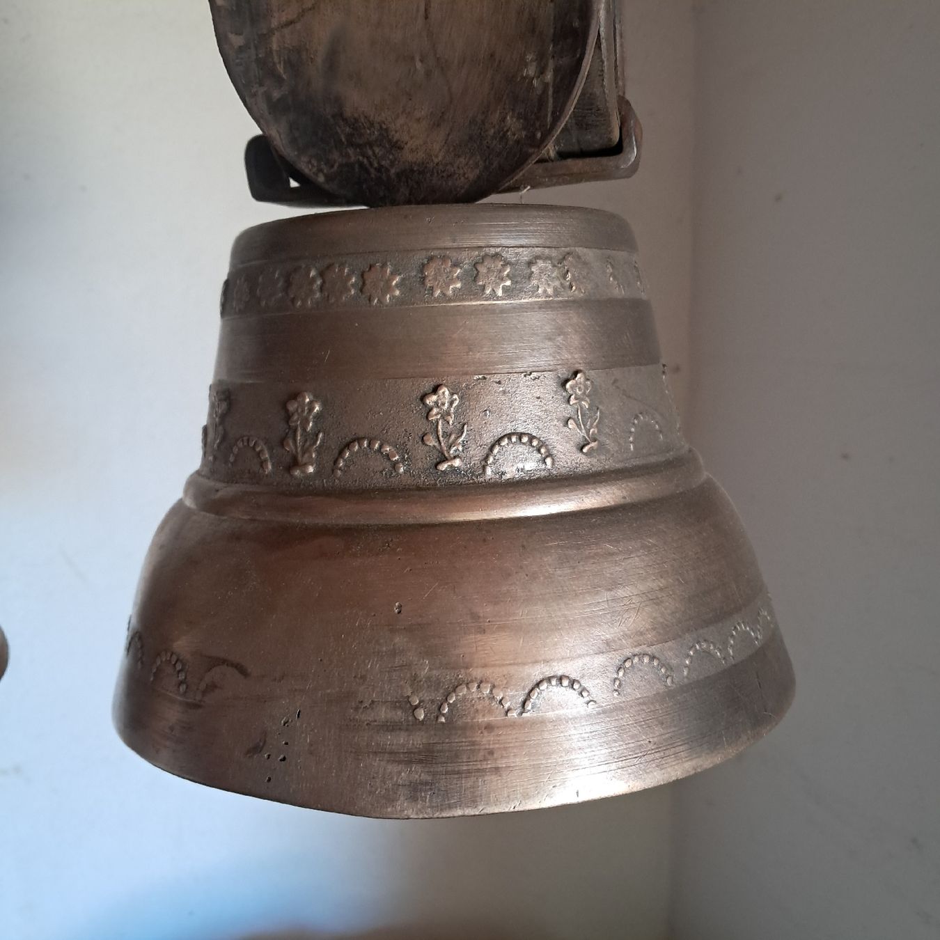 Glocken & Treicheln: 2 ALTE GLOCKEN  – Gebraucht aus Murten von SHETHOF 3