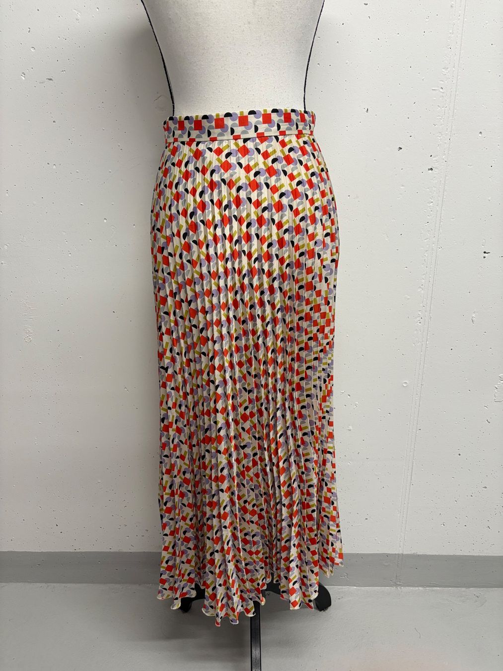 Zara Gonne: Zara Midrock mit Plissee Gr. S Rot Muster – Nuovo (secondo la descrizione) da Regensdorf venduto da secondchancefashion 3