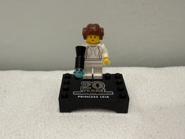 sw1022 Princess Leia 20th Anniversary Torso LEGO Star Wars
