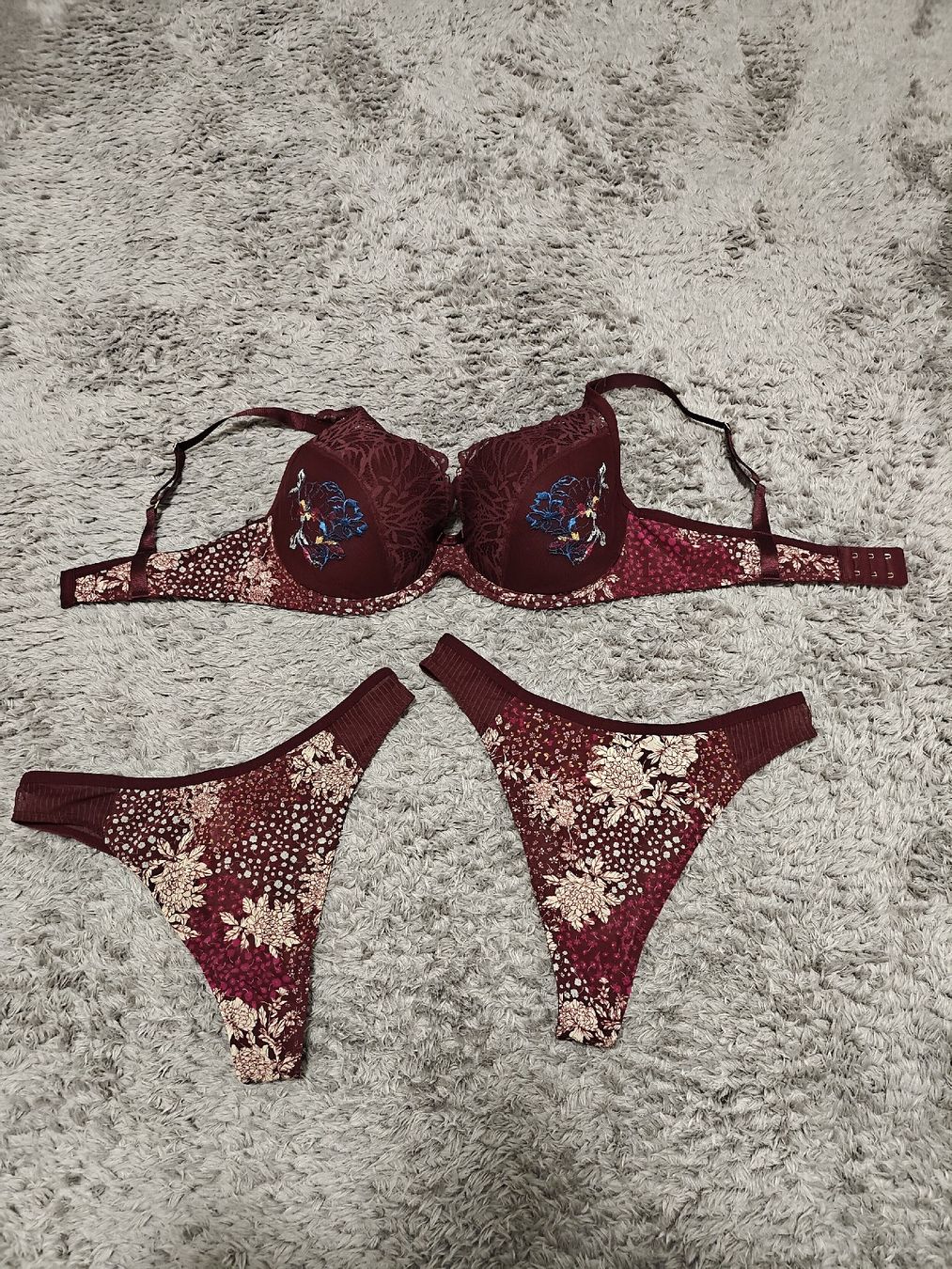 Triumph Sonstige Unterwäsche: Triumph BH / String Set – Neu (gemäss Beschreibung) aus Pieterlen von Saemelili