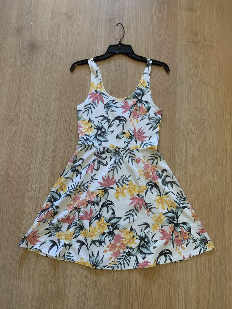 Kleider: Sommerkleid Blumenmuster Grösse 38 – Neu (gemäss Beschreibung) aus Solothurn von amelie.br 2