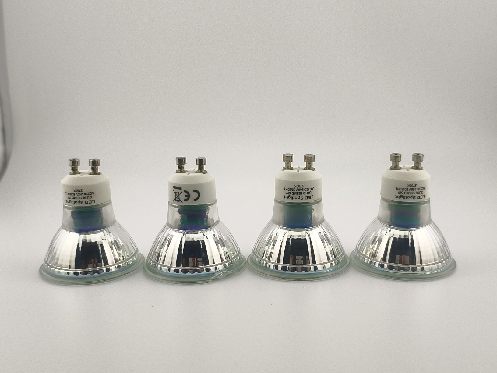 Lampade: 4x GU10 LED Spotlights Warm White 2700K 5W – Usato da Uster venduto da TOPPRICEE 2