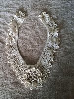 Handgehäkelter Vintage Kragen mit Blumen, zart und festlich!