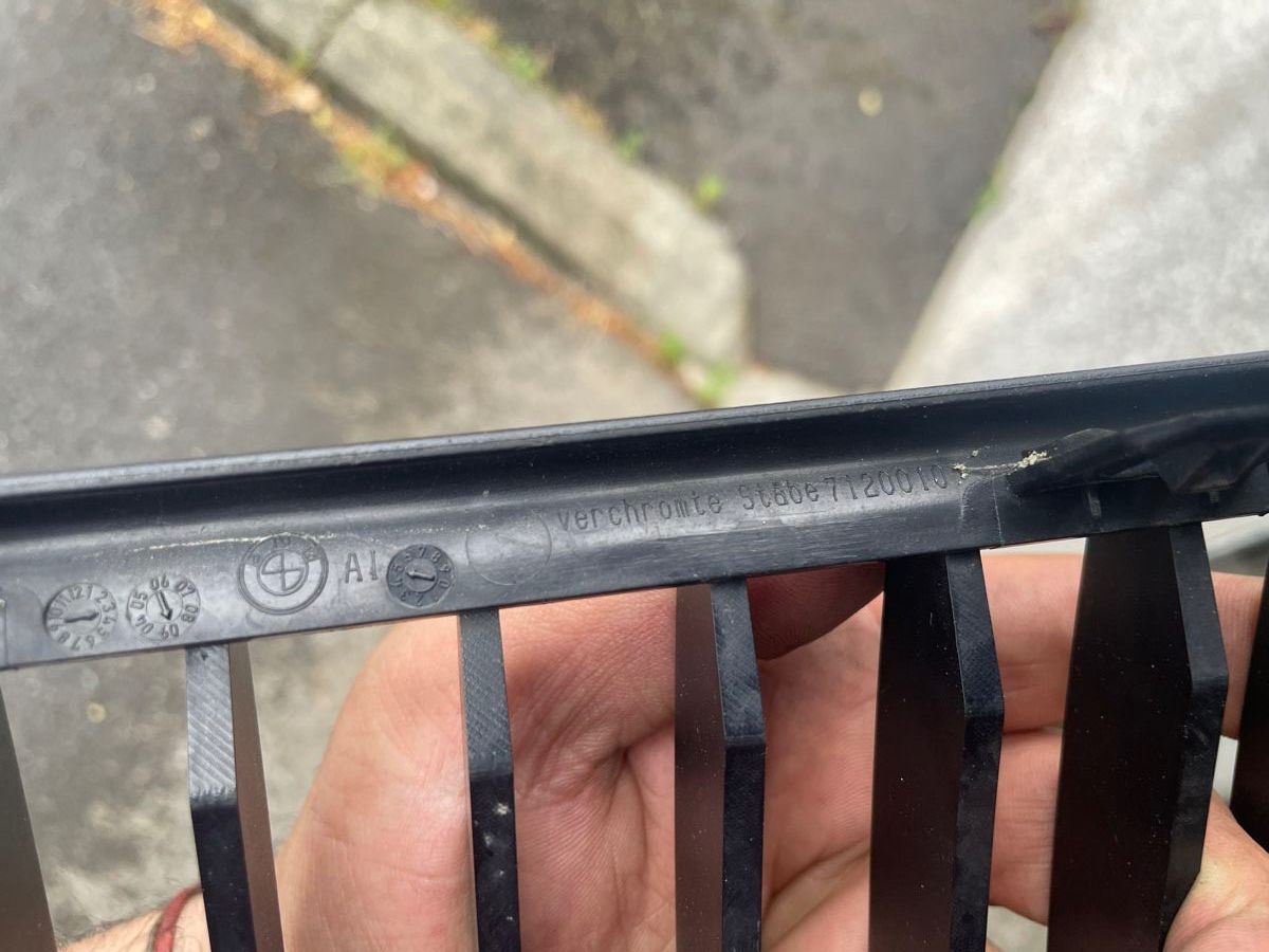 BMW Alle Autoersatzteile: Grille de calandre BMW 335i E90 E91 E92 E93 pièce d’origine – Gebraucht aus Denges von Ricautomotive 3