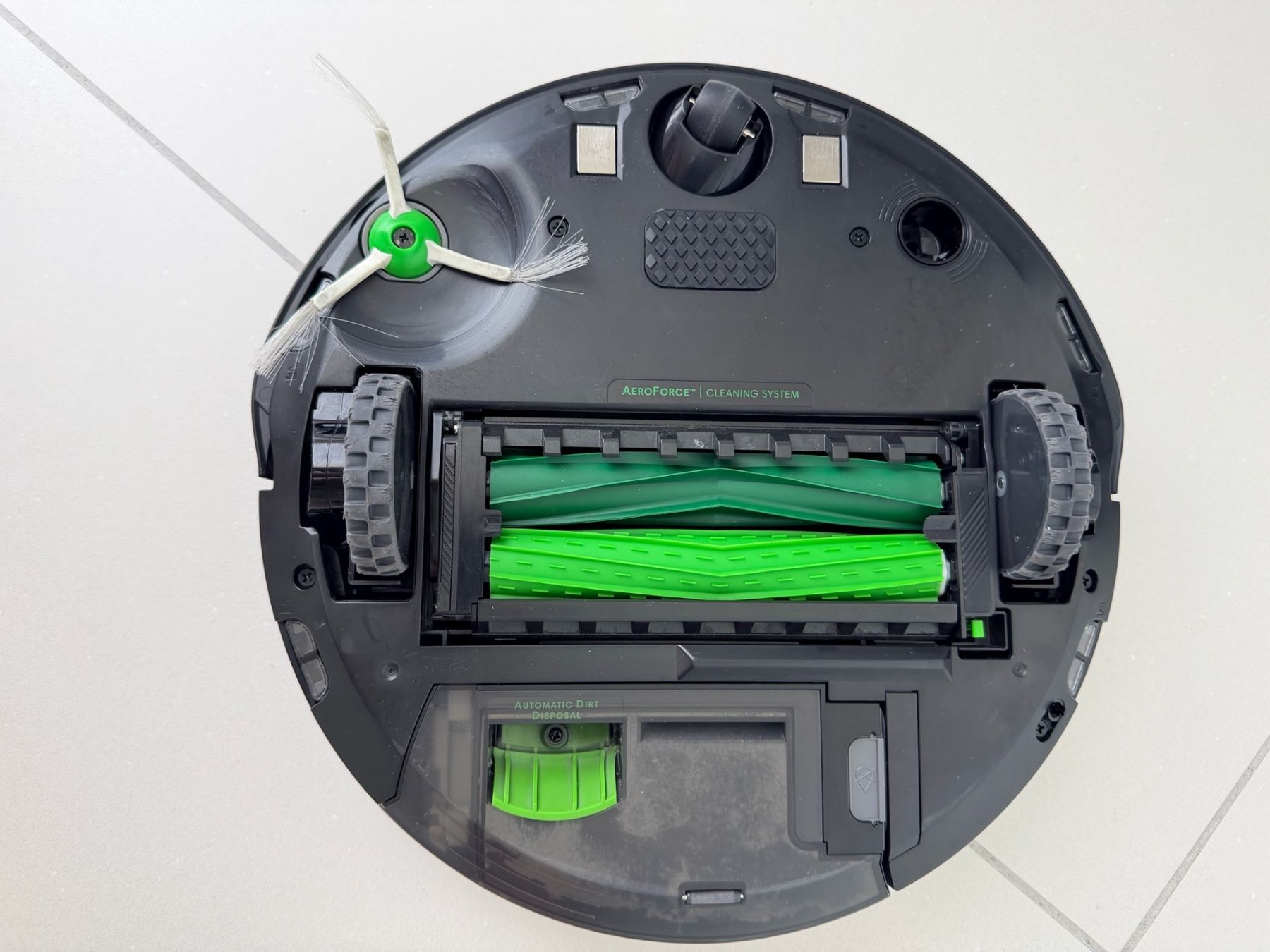 Irobot Staubsauger & Zubehör: iRobot Roomba j7+ Mit Absaugstation – Gebraucht aus Wangen SZ von case690 4