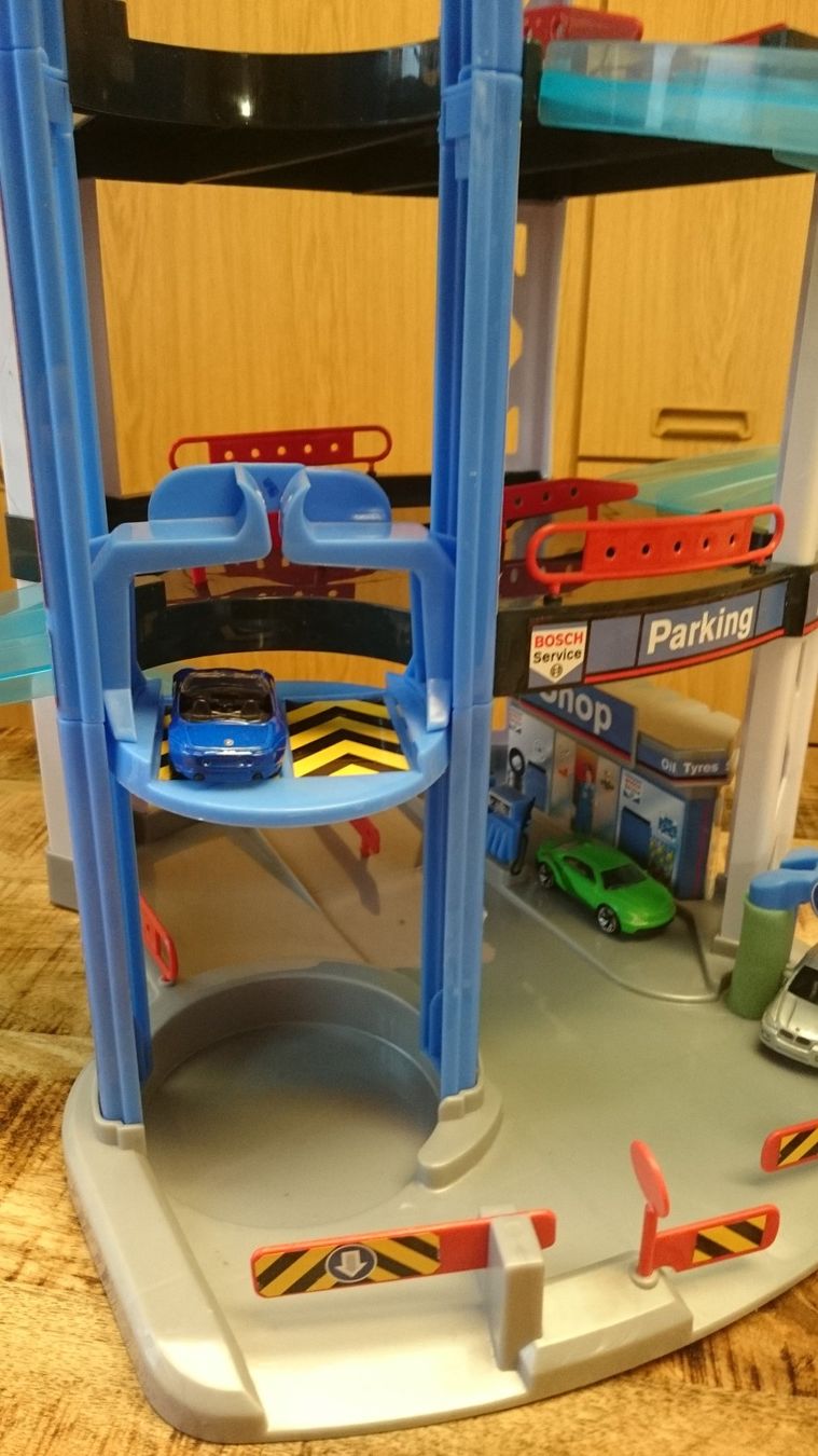 Spielzeuge: Parkhaus / Garage – Gebraucht aus Wiler b.Utzenstorf von Hallucino6 3