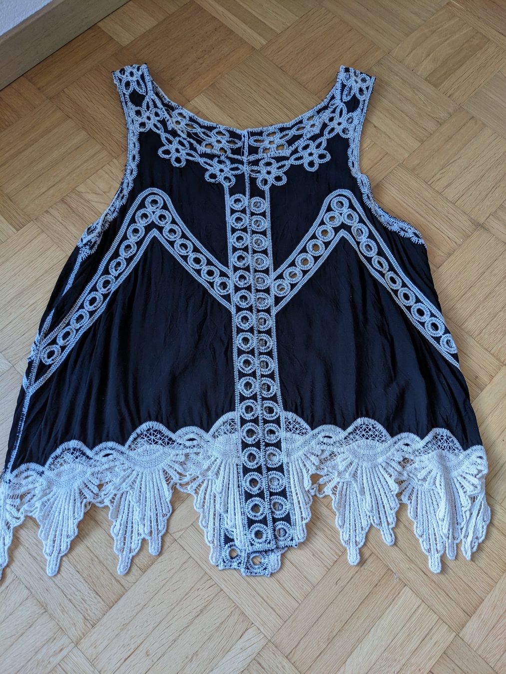Top: Top schwarz weiss 1size – Usato da Lengnau AG venduto da Nathi88 4