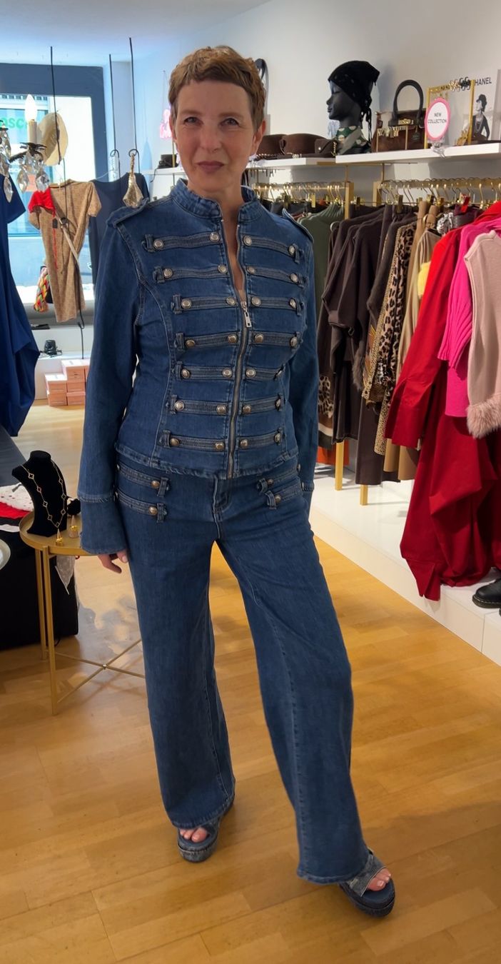 Jeans: Weitgeschnittene Jeans mit Knöpfen – Nuovo e nell'imballaggio originale da Zürich venduto da Naebeli 4