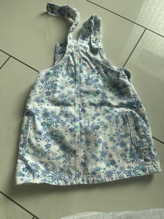 Latzkleid geblümt💙🤍  gr.86