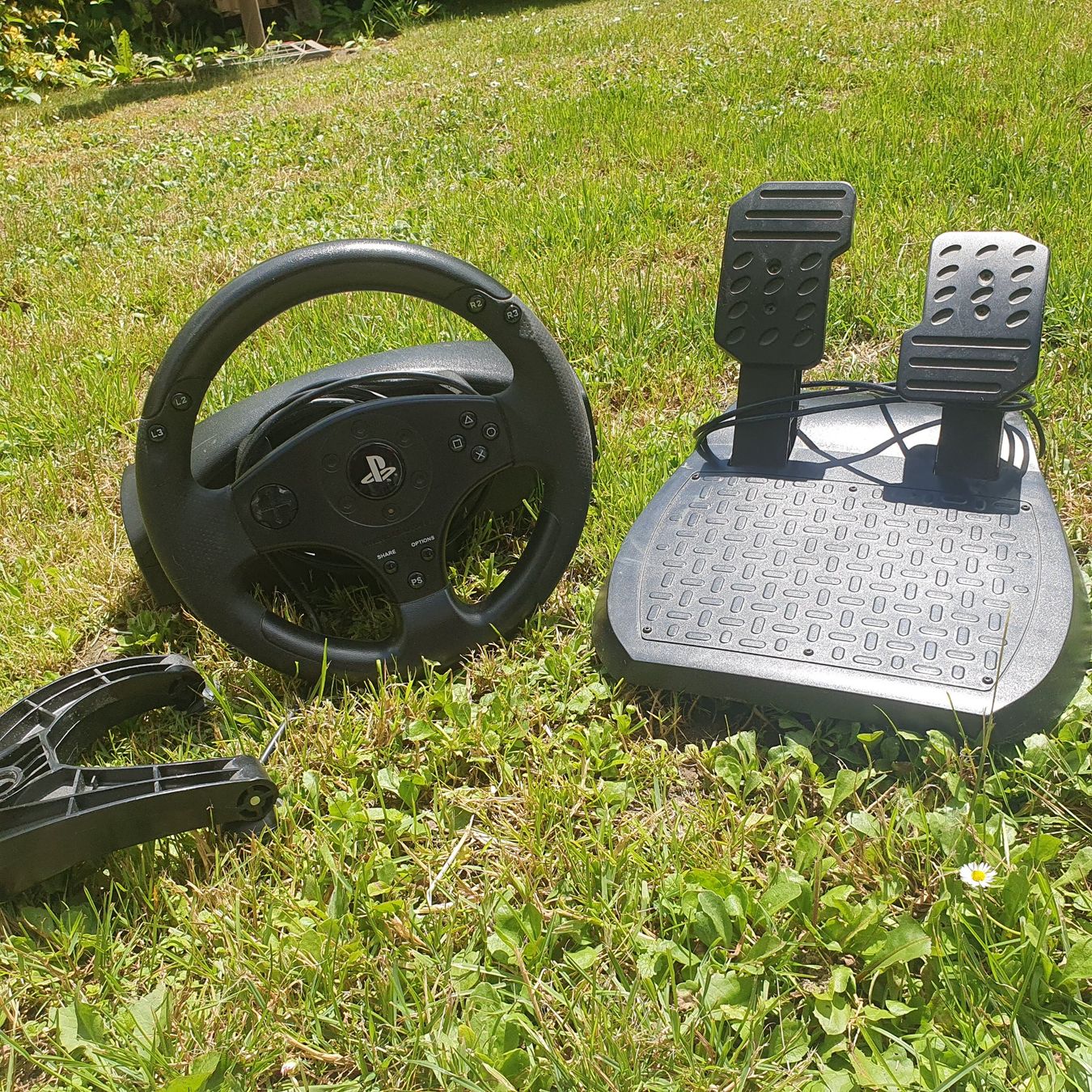 Console: Thrustmaster Lenkrad mit Pedalen für Playstation - Perfek... – Usato da Urtenen-Schönbühl venduto da kaminek01
