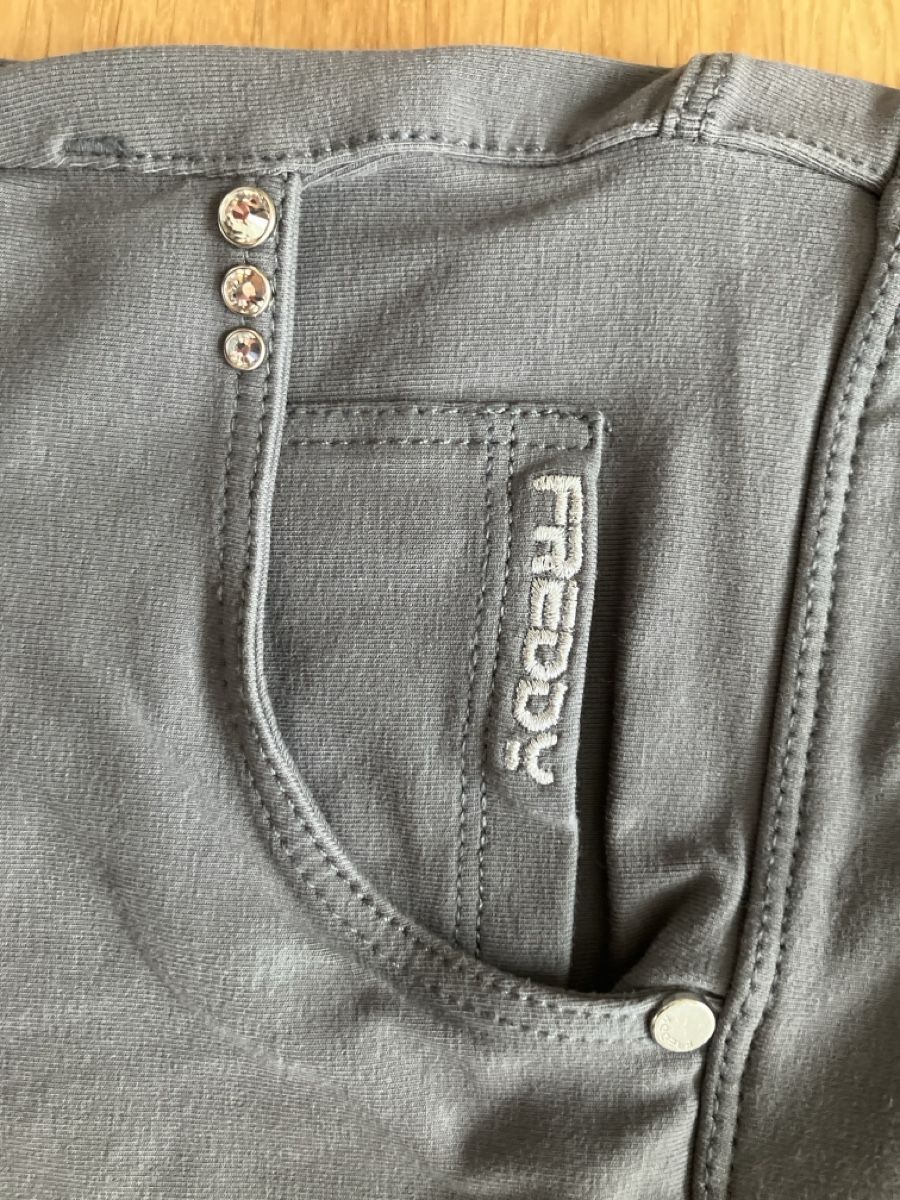 Freddy Pantalons: Freddy Hose grau  – D'occasion à Liestal par Denise12345 4