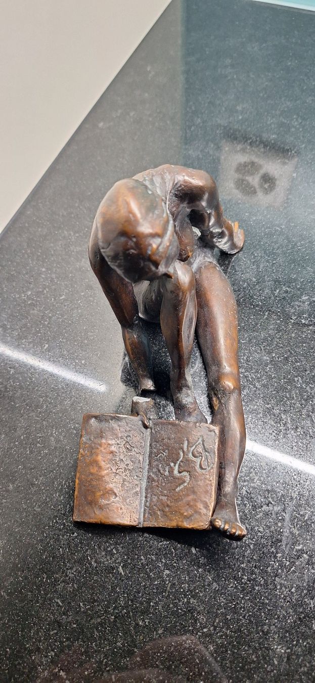Sculture & Statue: Die Lesende Statue Birgit Stauch Figur Hand defekt Limitiert – Difettoso da Embrach venduto da Da_Sergio 2
