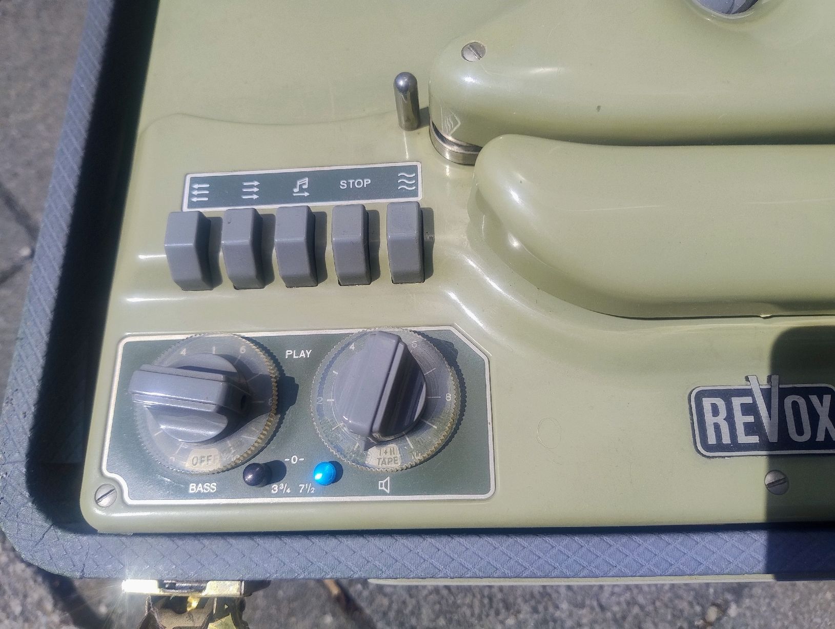 Revox Bandmaschinen: blaue Revox D36 – Defekt aus Lütisburg Station von Flero 2