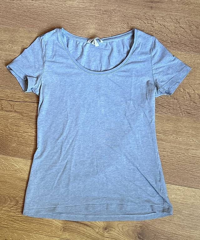 T-shirt: Basic T-Shirt – Usato da Rupperswil venduto da az5_x87v