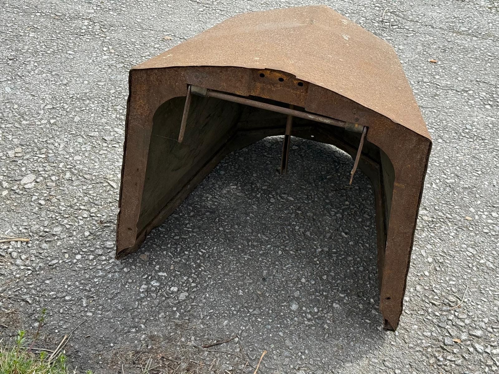 Renault Alle Autoersatzteile: Ancien capot de Renault NN 1923-24 – Gebraucht aus Sierre von OCNL 3