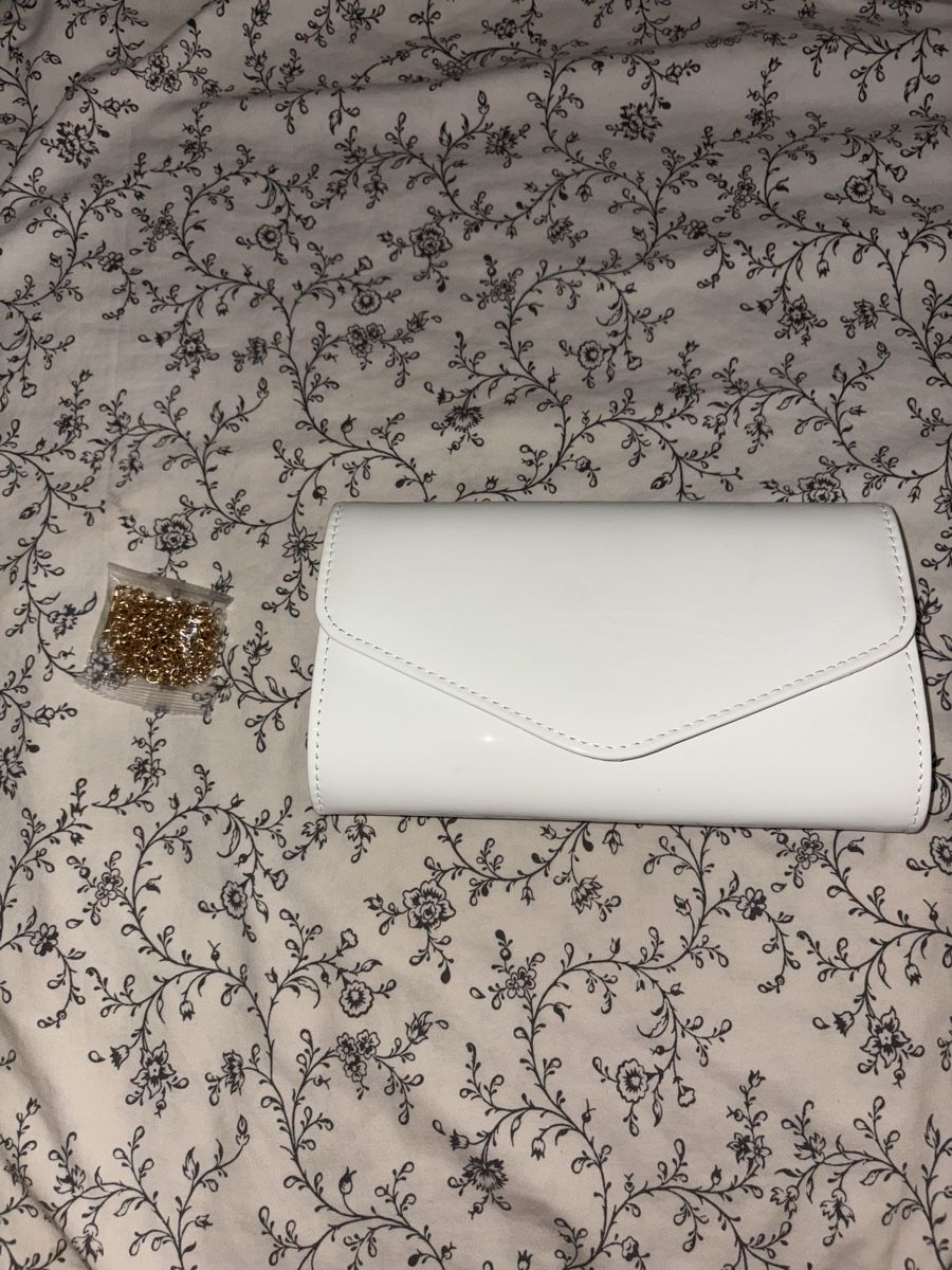 Borse da donna: Pochette bianca con catena dorata nuova – Nuovo (secondo la descrizione) da Lamone venduto da sar_9bsk