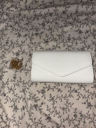 Pochette bianca con catena dorata nuova