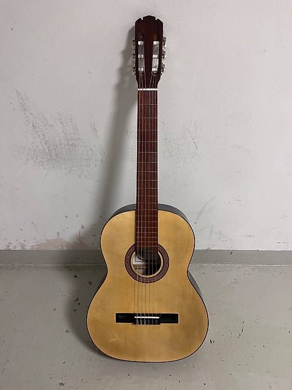 Strumenti musicali: Guitare classique – Usato da Grand-Lancy venduto da pirouette01