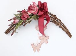 Dekorative Wanddeko mit Rosen, Herz & Schmetterling