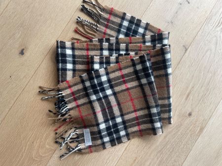 Schal 100% Wolle Herstellung UK
