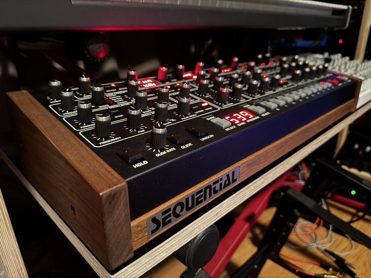 Sequential Strumenti musicali: Sequential Prophet 6 Desktop Synthesizer – Usato da Zürich venduto da 1cut2 5