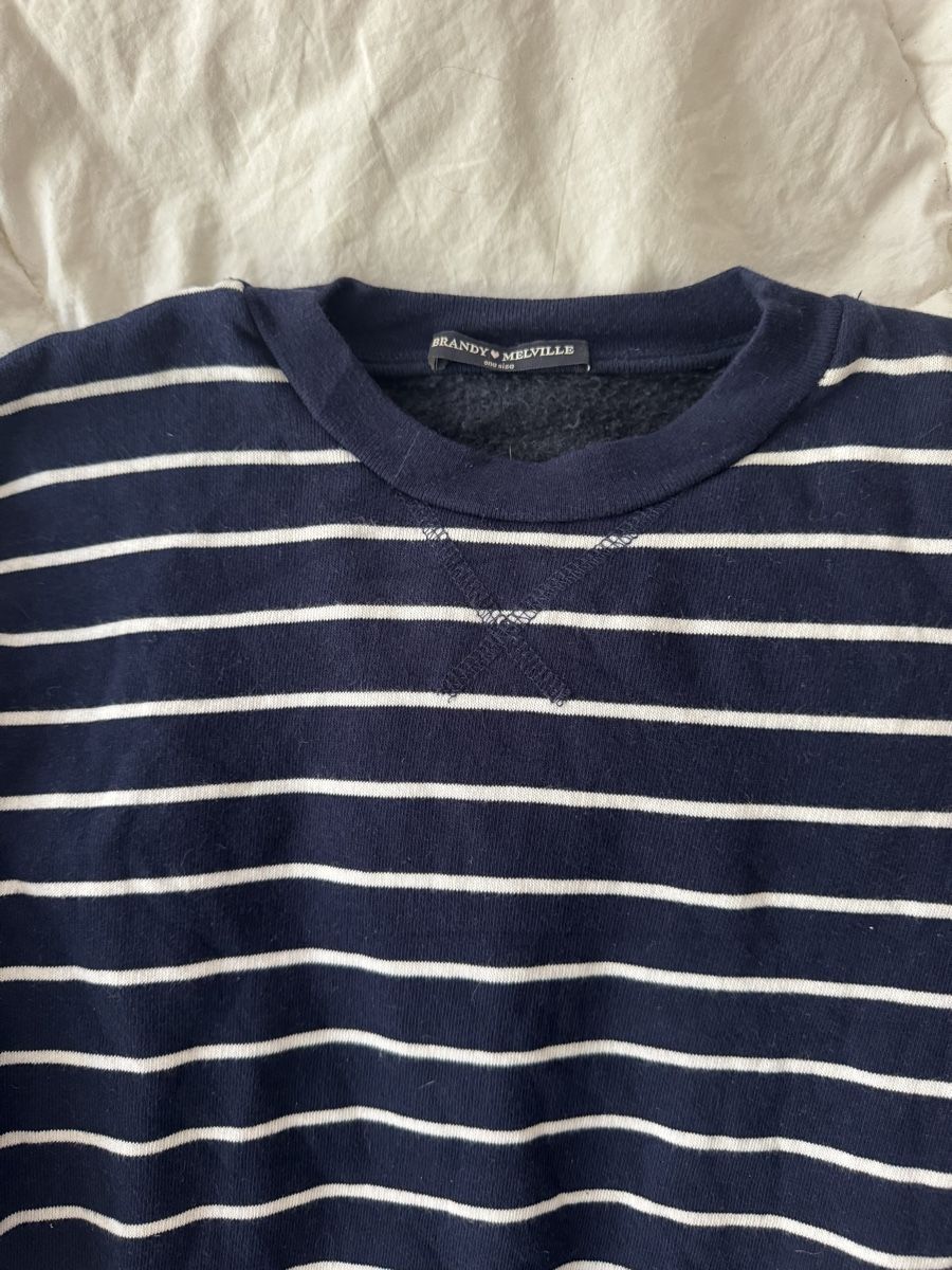Brandy Melville Pulls & Sweat-shirts: Pull Brandy Melville rayé bleu blanc taille unique – D'occasion à Genève par lejardindesvetements 2