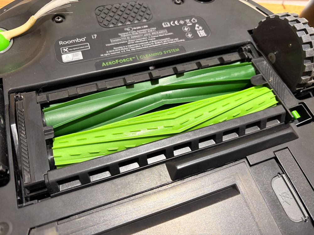 iRobot Roomba i7 Series | Inkl. Zubehör I Lightwall + Filter (Neu ...