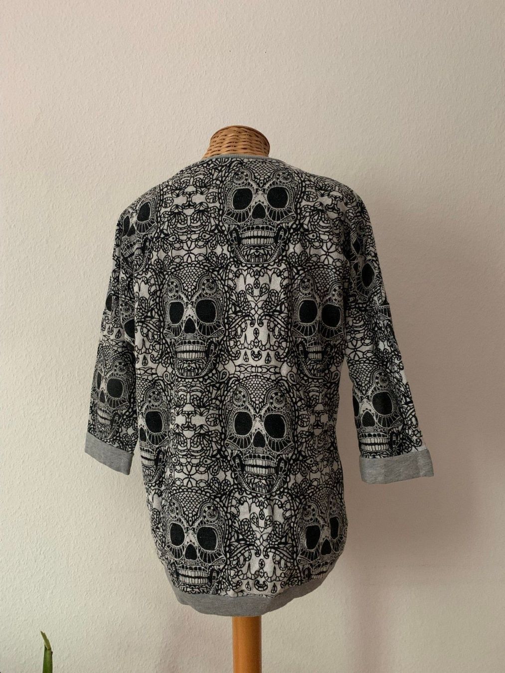 Pullover & Sweatshirts: TOPSHOP - Pullover mit Totenköpfen 34 – Gebraucht aus Zürich von Diazaio 2