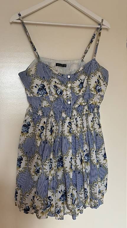 Kleider: Kleid blau geblümt – Gebraucht aus Baden von Chrisenft