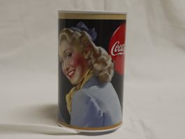 Vintage Coca-Cola Blechdose – Nostalgie Pin-up Motiv