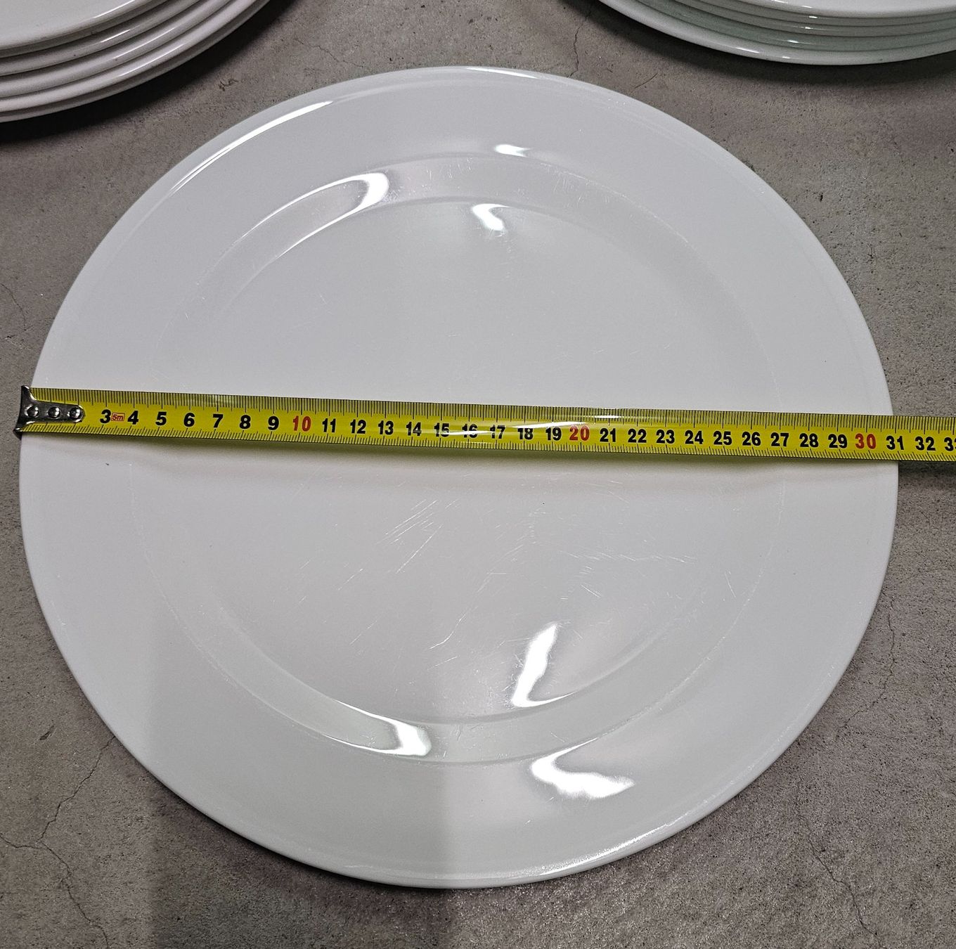 Wedgwood Piatti: Set 12 Wedgwood Teller 31 cm Durchmesser – Usato da Basel venduto da Allerlei-Basel 1