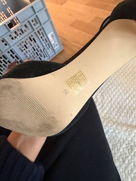 Guess Damenschuhe: Guees High Heels – Gebraucht aus oftringen von nola.kialunda 2