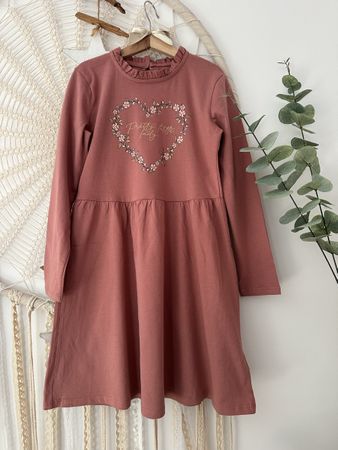 Mädchen Kleid mit Herzprint Gr. 140 *NEU