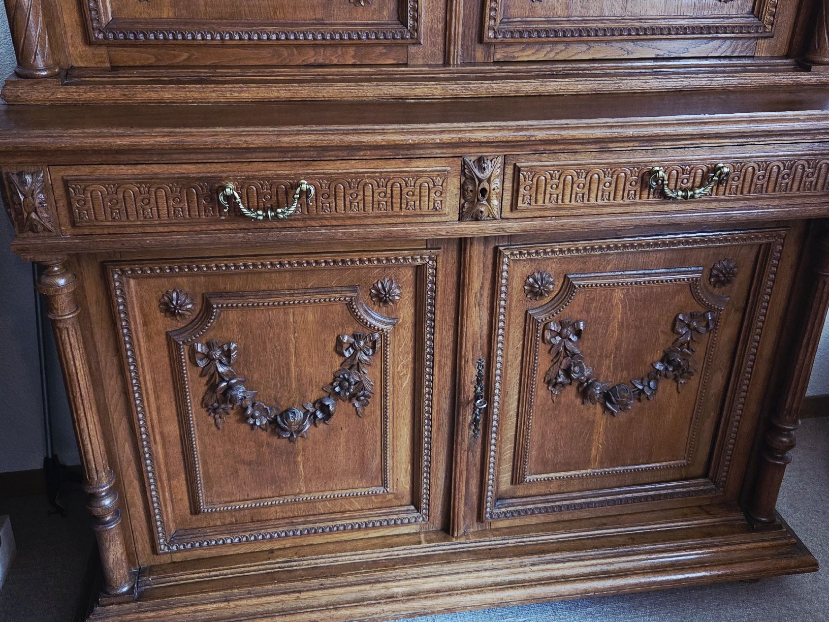 Büffets: meuble en bois sculpté 2 éléments annee 50/60 – Gebraucht aus la Chaux-de-Fonds von Firenze6 1