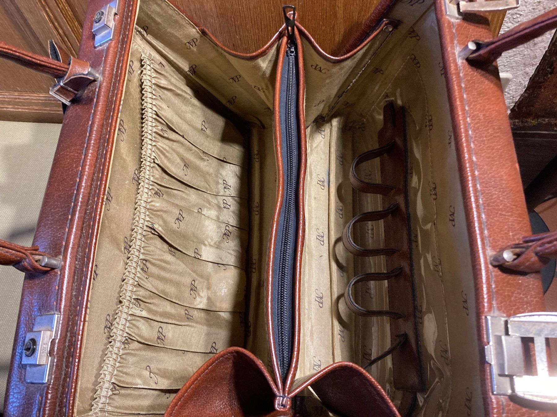 Valigie: Beauty Case – Usato da Riedtwil venduto da Groseli 3