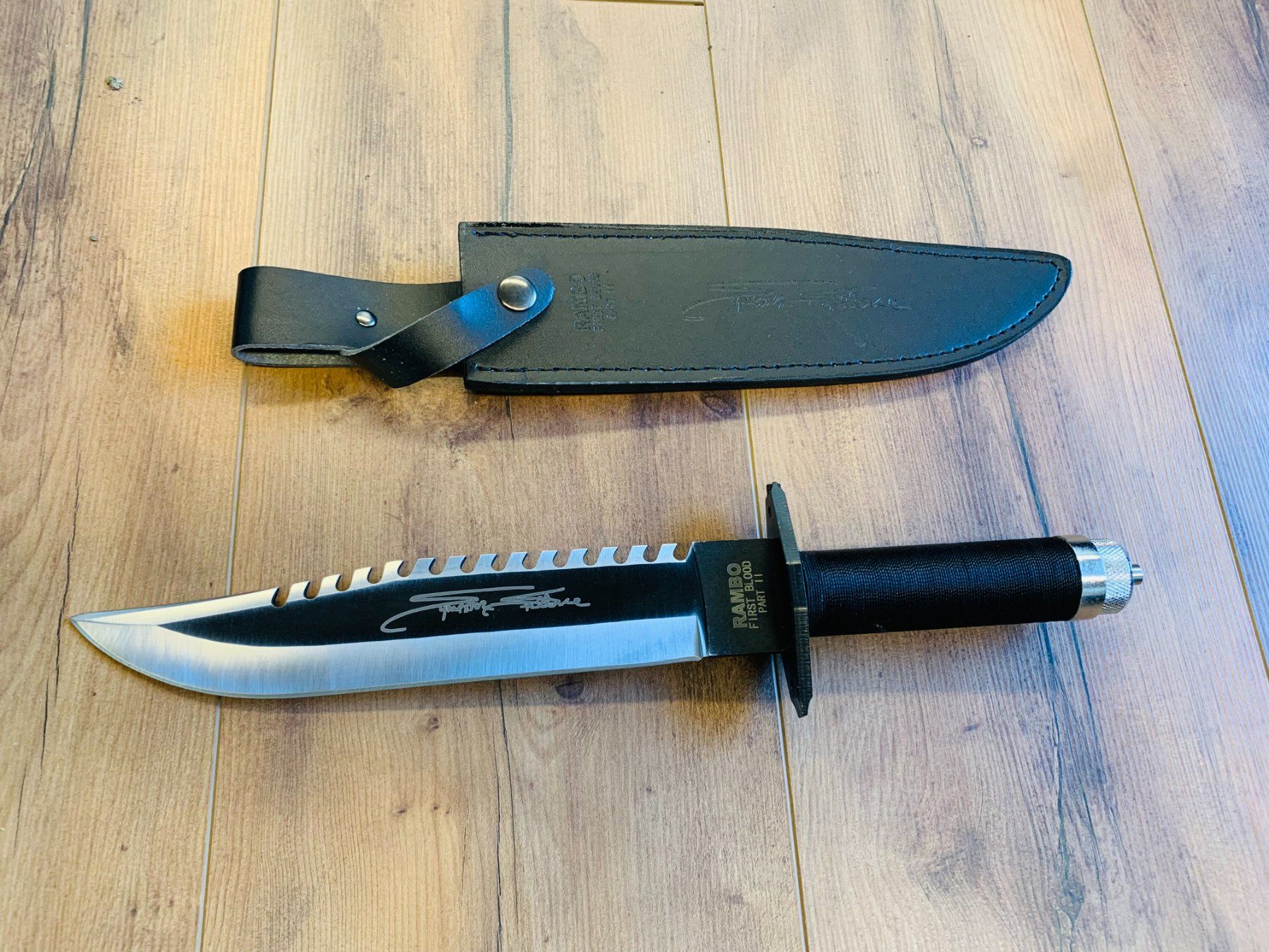 Accessori: Rambo Survival Messer Black Line 39cm – Nuovo e nell'imballaggio originale da Bergdietikon venduto da shopAgent 3