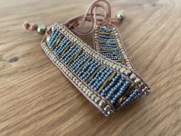 Armband geflochten mit Glasperlen