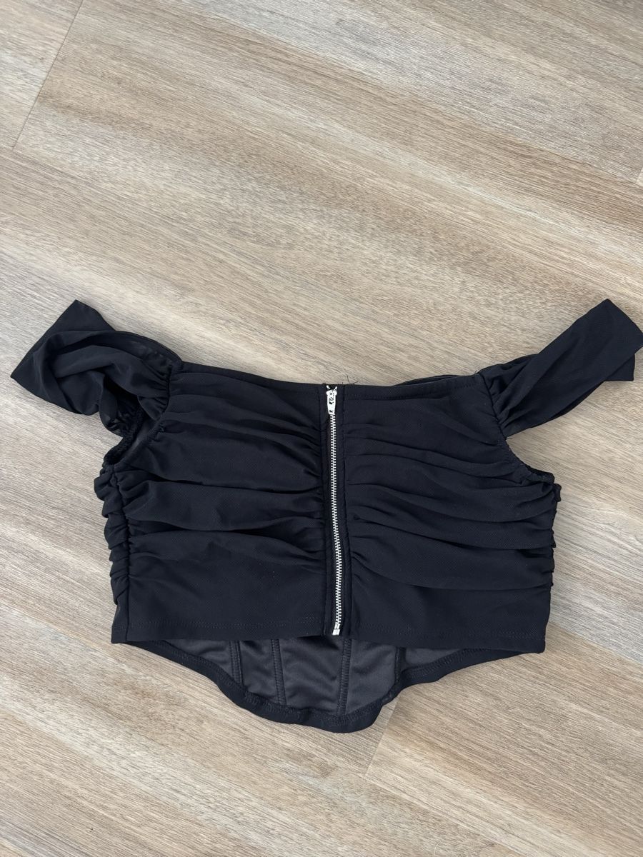 Top: Cropped corset – Nuovo (secondo la descrizione) da Sierre venduto da jen_w8vt 1
