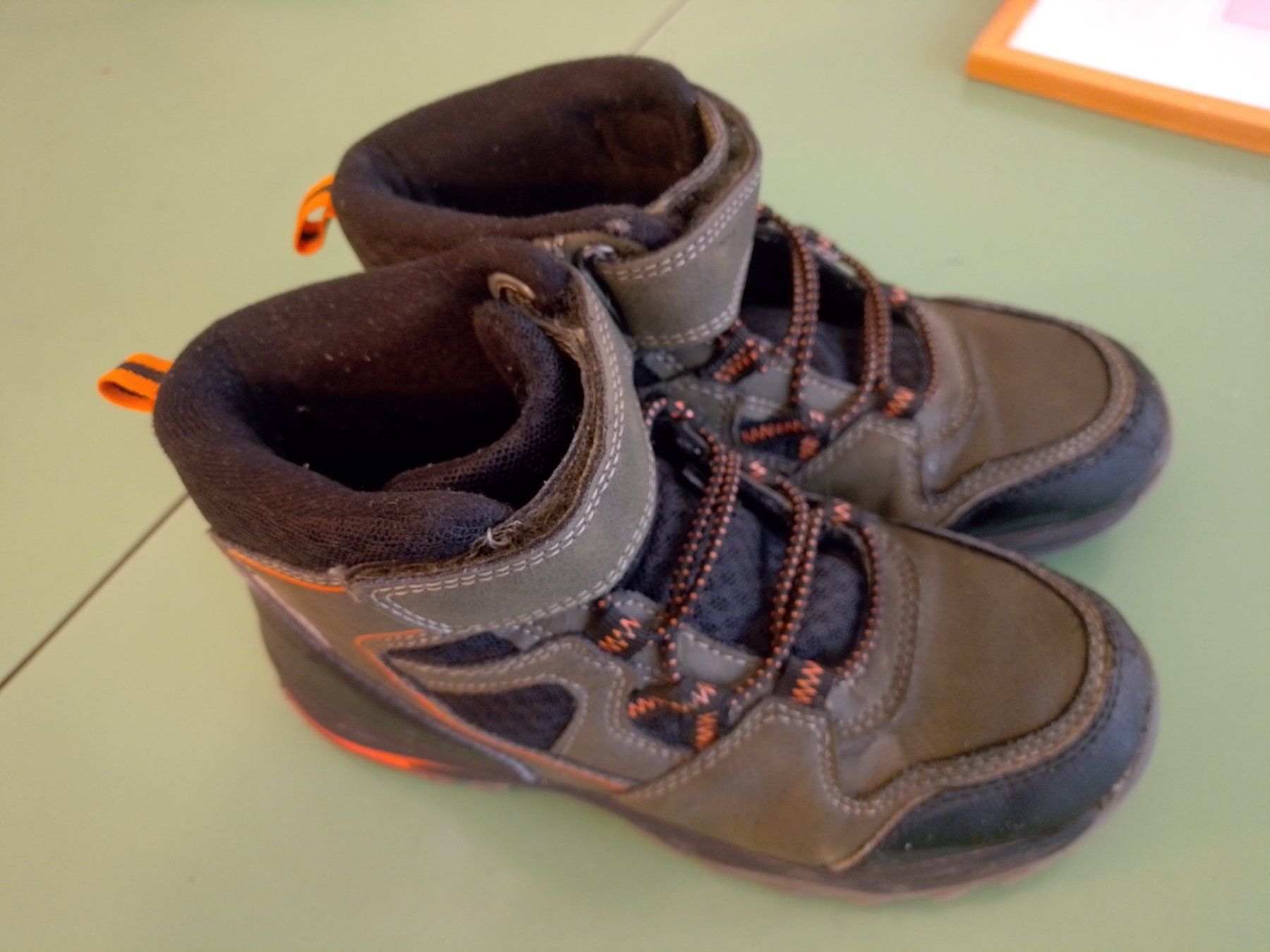 Scarpe da uomo: Chaussures hiver 32 – Usato da Fribourg venduto da mar_z757